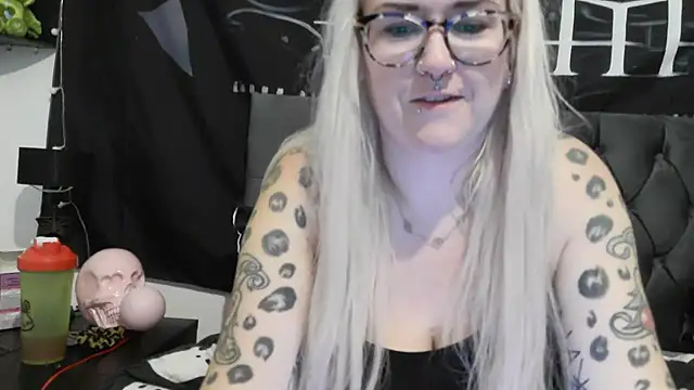 Snapshot of Sizzling_Indie36 chatting on 10-26-25, 11:53 Sizzling Indie36 online show from 10-26-25, 11:53