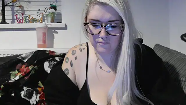 Snapshot of Sizzling_Indie36 chatting on 10-28-25, 07:27 Sizzling Indie36 online show from 10-28-25, 07:27