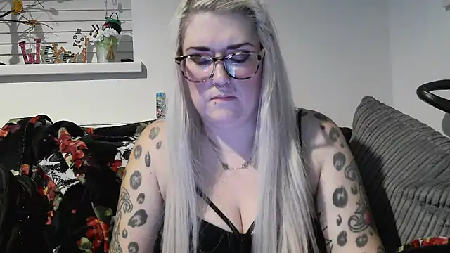 Snapshot of Sizzling_Indie36 chatting on 10-29-25, 09:27 Sizzling Indie36 online show from 10-29-25, 09:27