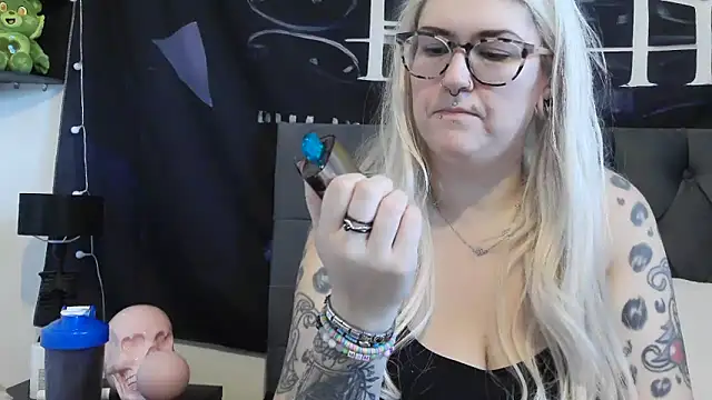 Snapshot of Sizzling_Indie36 chatting on 11-02-25, 03:47 Sizzling Indie36 online show from 11-02-25, 03:47