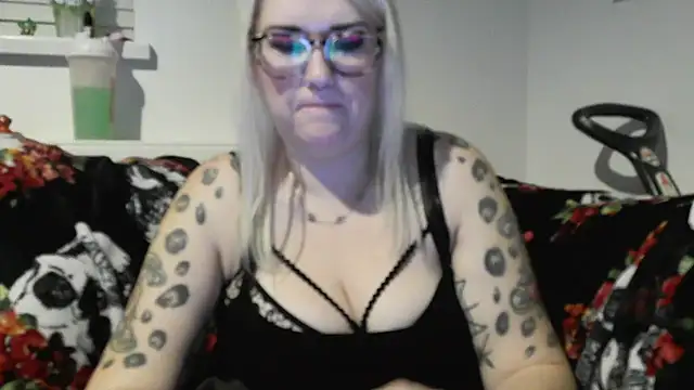 Snapshot of Sizzling_Indie36 chatting on 11-10-25, 05:45 Sizzling Indie36 online show from 11-10-25, 05:45