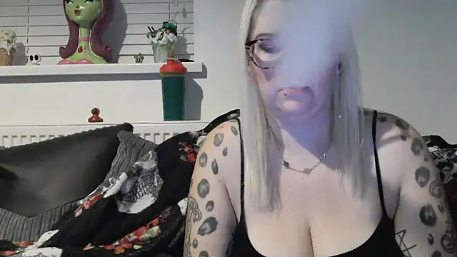 Snapshot of Sizzling_Indie36 chatting on 11-11-25, 09:26 Sizzling Indie36 online show from 11-11-25, 09:26