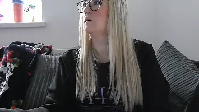 Snapshot of Sizzling_Indie36 chatting on 11-20-25, 02:39 Sizzling Indie36 online show from 11-20-25, 02:39