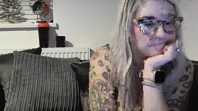 Snapshot of Sizzling_Indie36 chatting on 11-28-25, 05:26 Sizzling Indie36 online show from 11-28-25, 05:26