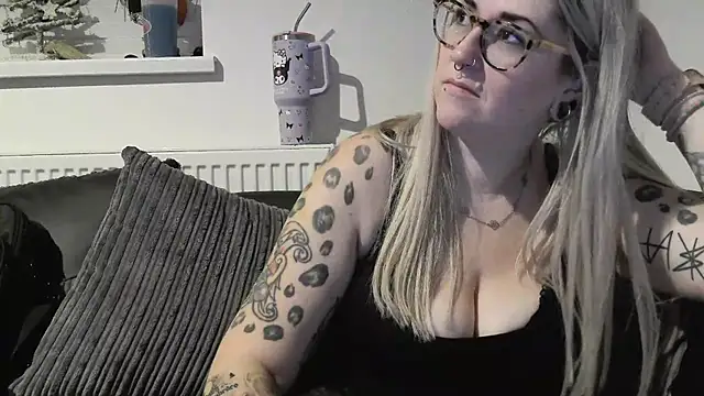 Snapshot of Sizzling_Indie36 chatting on 11-30-25, 07:18 Sizzling Indie36 online show from 11-30-25, 07:18