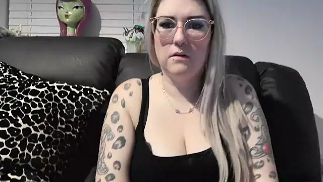 Snapshot of Sizzling_Indie36 chatting on 01-06-26, 09:29 Sizzling Indie36 online show from 01-06-26, 09:29