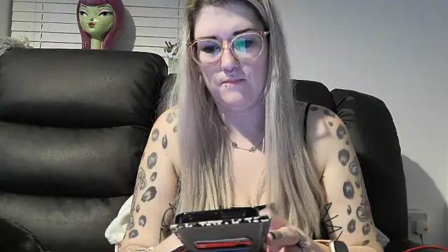 Snapshot of Sizzling_Indie36 chatting on 01-08-26, 11:29 Sizzling Indie36 online show from 01-08-26, 11:29