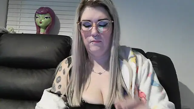 Snapshot of Sizzling_Indie36 chatting on 01-09-26, 10:22 Sizzling Indie36 online show from 01-09-26, 10:22