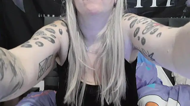 Snapshot of Sizzling_Indie36 chatting on 01-11-26, 04:01 Sizzling Indie36 online show from 01-11-26, 04:01