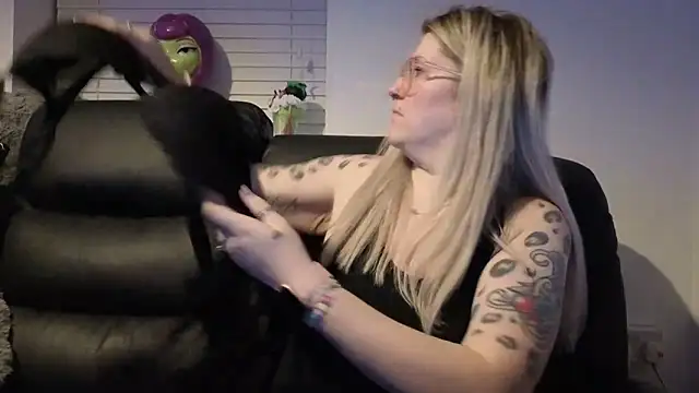 Snapshot of Sizzling_Indie36 chatting on 02-01-26, 10:08 Sizzling Indie36 online show from 02-01-26, 10:08