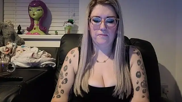 Snapshot of Sizzling_Indie36 chatting on 02-03-26, 11:21 Sizzling Indie36 online show from 02-03-26, 11:21