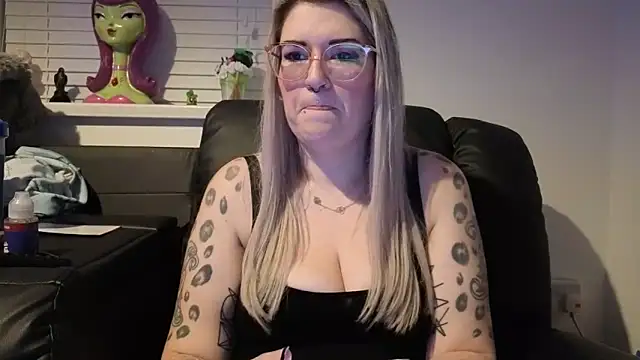 Snapshot of Sizzling_Indie36 chatting on 02-05-26, 08:57 Sizzling Indie36 online show from 02-05-26, 08:57