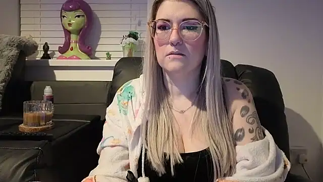 Snapshot of Sizzling_Indie36 chatting on 02-06-26, 09:07 Sizzling Indie36 online show from 02-06-26, 09:07