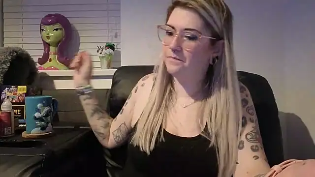 Snapshot of Sizzling_Indie36 chatting on 02-10-26, 10:47 Sizzling Indie36 online show from 02-10-26, 10:47