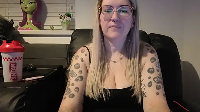 Snapshot of Sizzling_Indie36 chatting on 02-22-26, 10:41 Sizzling Indie36 online show from 02-22-26, 10:41