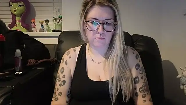 Snapshot of Sizzling_Indie36 chatting on 03-08-26, 09:40 Sizzling Indie36 online show from 03-08-26, 09:40