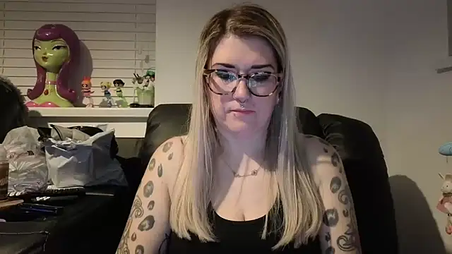 Snapshot of Sizzling_Indie36 chatting on 03-19-26, 09:41 Sizzling Indie36 online show from 03-19-26, 09:41