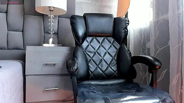 Snapshot of AliceStevens_ chatting on 11-05-25, 02:06 AliceStevens online show from 11-05-25, 02:06