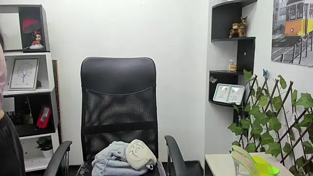 Lizeth Garcia online show from 10-24-25, 12:12