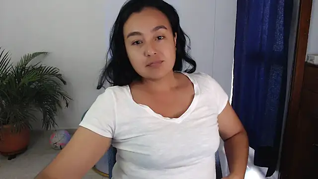 Snapshot of Themagicpotion chatting on 07-17-26, 03:39 Themagicpotion online show from 07-17-26, 03:39