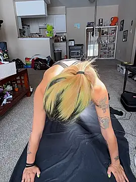 Harley cams online show from 11-12-25, 04:18