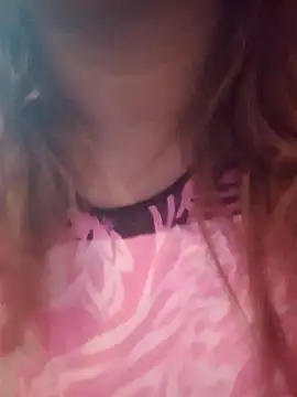 Snapshot of Maya-Moon chatting on 10-11-25, 05:00 Maya-Moon online show from 10-11-25, 05:00