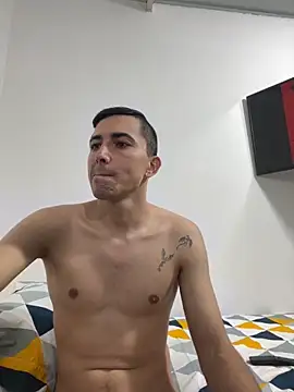 Snapshot of pareja_curiosa19 chatting on 10-14-25, 01:06 pareja curiosa19 online show from 10-14-25, 01:06