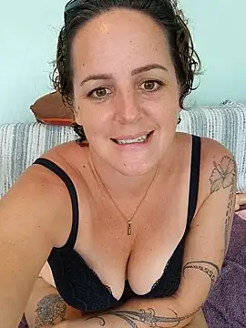 emiliemilf online show from 04-21-26, 01:42