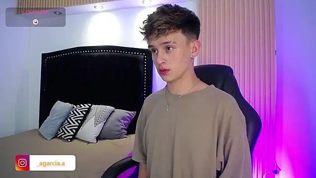 LiamWildx20 online show from 04-14-26, 04:40