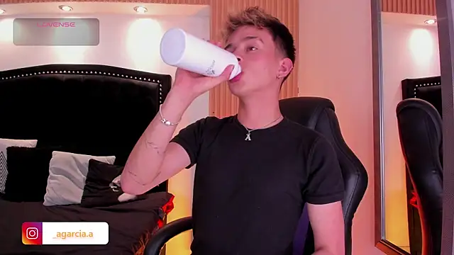 LiamWildx20 online show from 04-29-26, 04:05