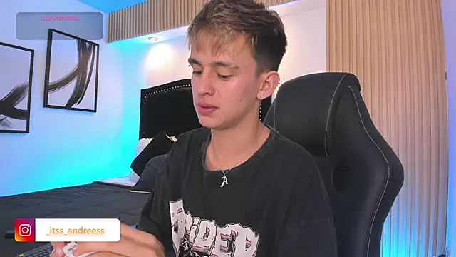 LiamWildx20 online show from 07-23-26, 04:43