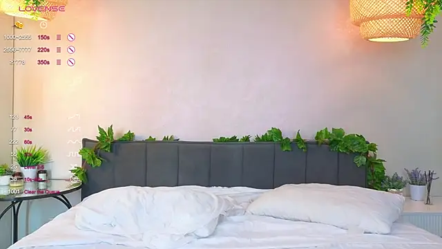 ConstanceHelms online show from 10-04-25, 05:05