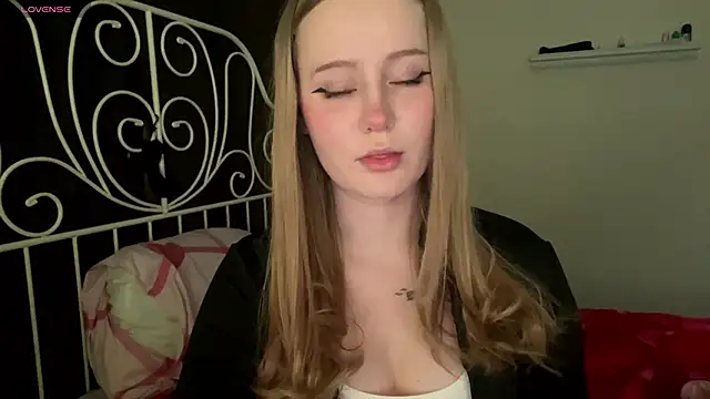 LolyaMin online show from 04-26-26, 07:44