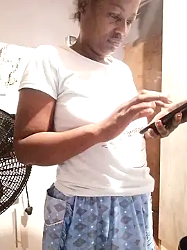 Snapshot of sexylira chatting on 09-22-25, 09:44 sexylira online show from 09-22-25, 09:44