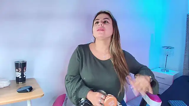 Snapshot of Lia_adamsss chatting on 01-11-26, 03:44 Lia adamsss online show from 01-11-26, 03:44