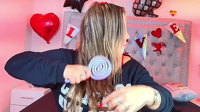 Snapshot of Lia_adamsss chatting on 02-17-26, 03:25 Lia adamsss online show from 02-17-26, 03:25