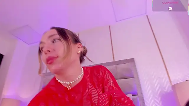 Snapshot of laurencarter1 chatting on 11-28-25, 10:45 laurencarter1 online show from 11-28-25, 10:45