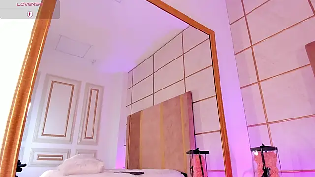 Snapshot of laurencarter1 chatting on 12-15-25, 11:20 laurencarter1 online show from 12-15-25, 11:20