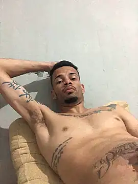 Snapshot of HenriquePhn chatting on 02-05-26, 02:38 HenriquePhn online show from 02-05-26, 02:38