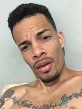 Snapshot of HenriquePhn chatting on 03-10-26, 06:57 HenriquePhn online show from 03-10-26, 06:57