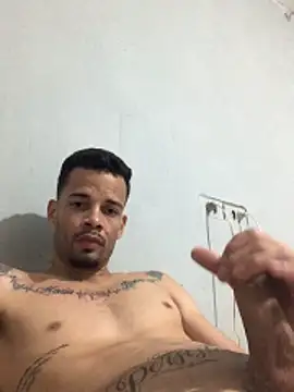 Snapshot of HenriquePhn chatting on 03-12-26, 08:26 HenriquePhn online show from 03-12-26, 08:26