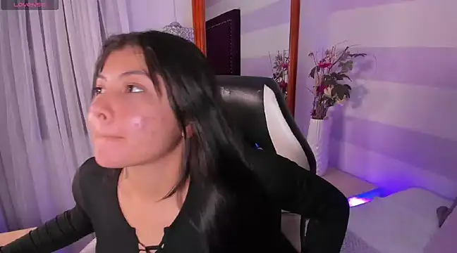 Snapshot of abby_roux chatting on 03-21-25, 03:22 abby roux online show from 03-21-25, 03:22