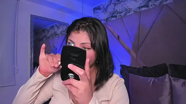 Snapshot of abby_roux chatting on 12-15-25, 02:49 abby roux online show from 12-15-25, 02:49