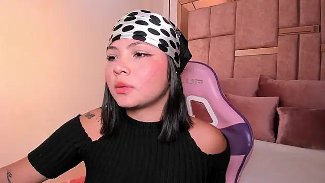 Snapshot of abby_roux chatting on 02-05-26, 03:22 abby roux online show from 02-05-26, 03:22