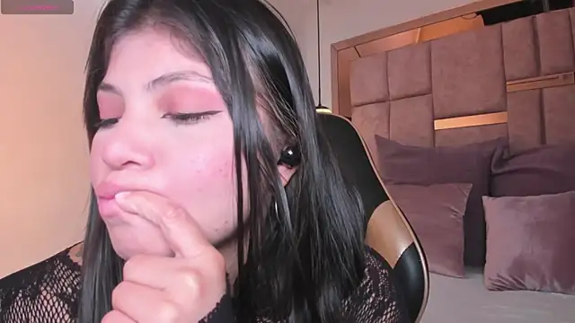 Snapshot of abby_roux chatting on 02-27-26, 04:45 abby roux online show from 02-27-26, 04:45