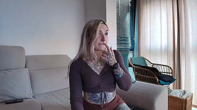tattoobbgirl online show from 01-16-26, 04:44
