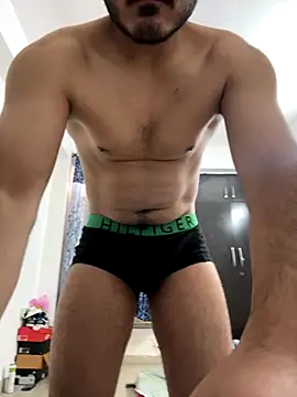 Guccilonda17 online show from 11-30-25, 07:56