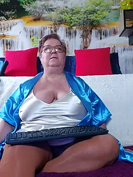 QueenPammy1 online show from 11-17-25, 07:03