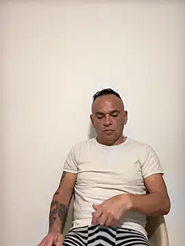 Snapshot of mateocali25 chatting on 05-23-26, 11:58 mateocali25 online show from 05-23-26, 11:58