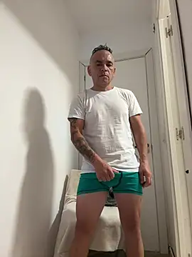 Snapshot of mateocali25 chatting on 07-07-26, 01:04 mateocali25 online show from 07-07-26, 01:04